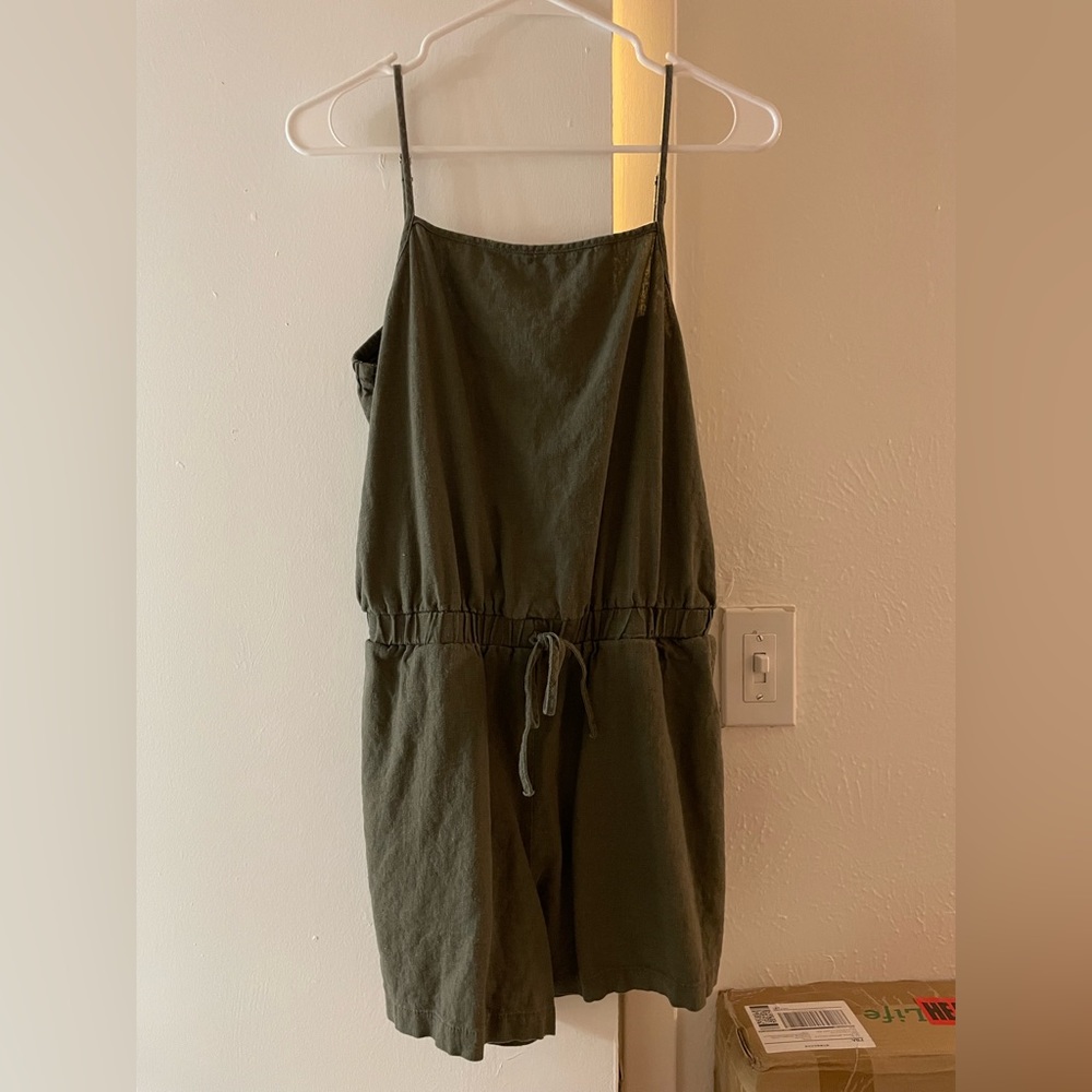 Simple green romper